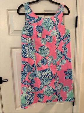 Lilly Pulitzer size 8 Sleeveless Pink Shell-Print Shift Dress
